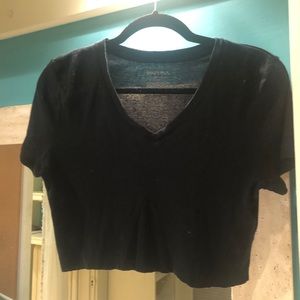 Black cropped tee